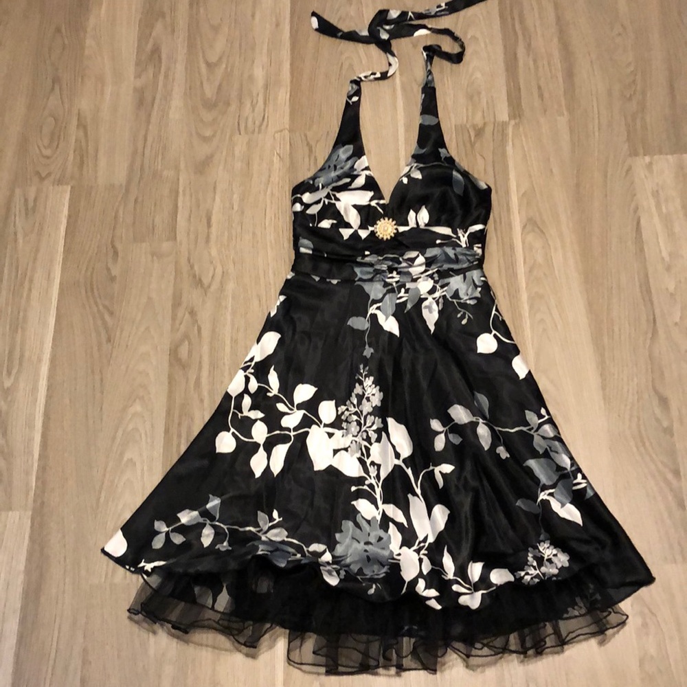 💟Halter dress. Black, white and silver. Size 5.